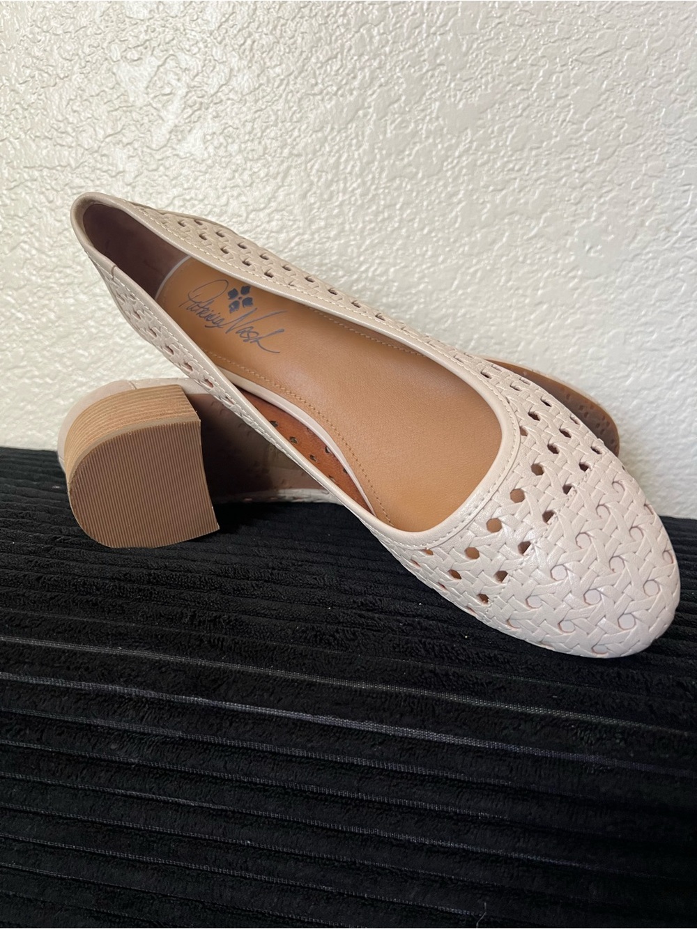 Patricia Nash Allegra Cream Perforated Leather Block Heel Pumps Size 10